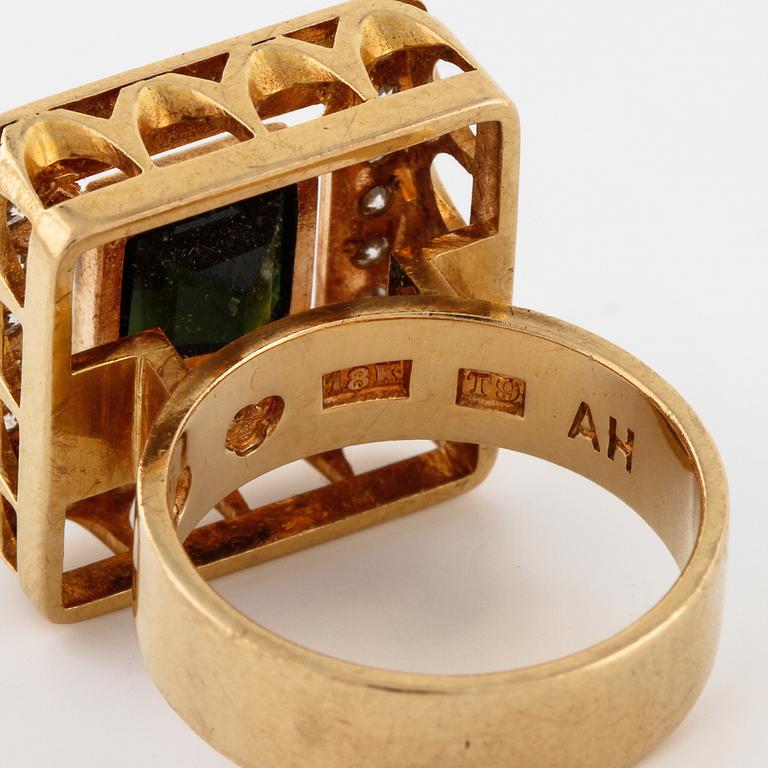 ANDERS HÖGBERG, Göteborg, 1969, ring med åttkantslipade diamanter och grön turmalin.
