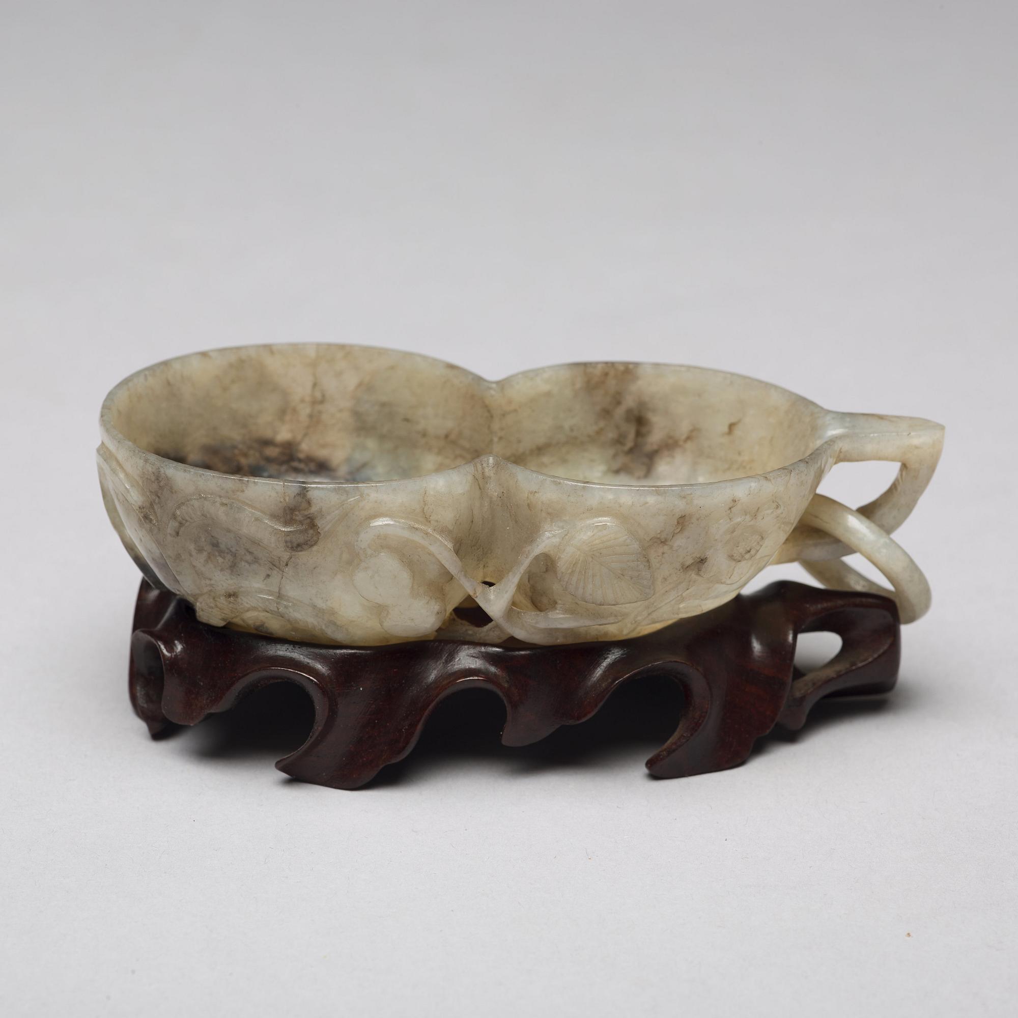 KOPPAR, tre stycken, bl.a. nefrit. Kina.