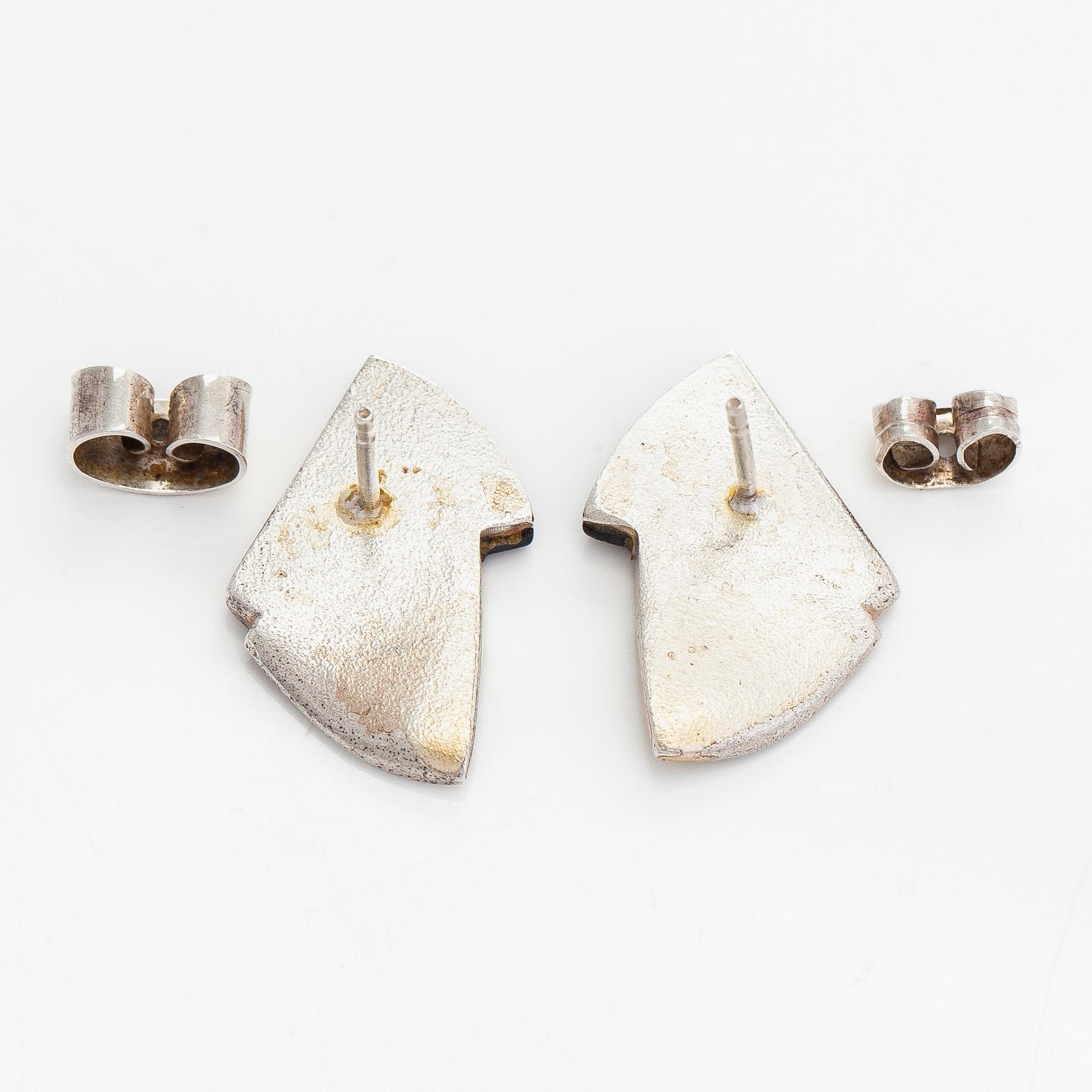 Zoltan Popovits, a sterling silver and ebony necklace and earrings, Lapponia 1985.