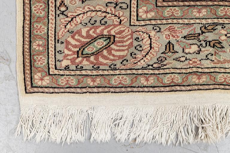 Carpet, Oriental/Eastern Europe, ca 297 x 196 cm.