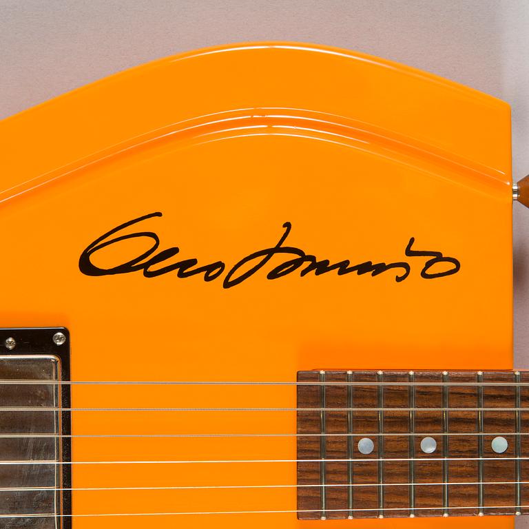 Eero Aarnio, kitara, " Copacabana Guitar", signeerattu Eero Aarnio, Lottonen Guitars, 2006.