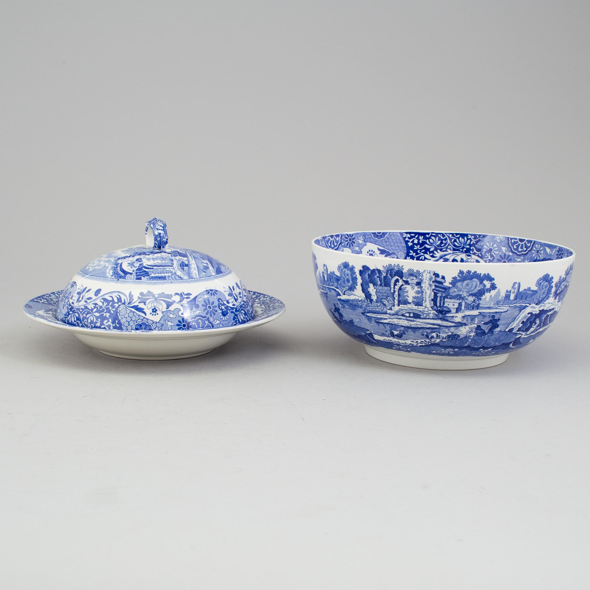 A large Copeland 'Spode's Italian' porcelain dinner- and coffee service, 107 pieces.