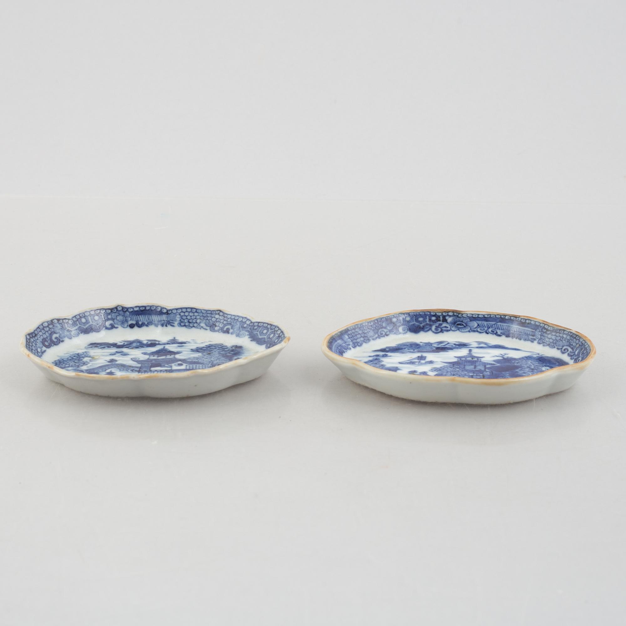 Two Chinese porcelain ladle dishes, a large dish and a small tureen with cover, Qing dynasty, Qianlong (1736-95).