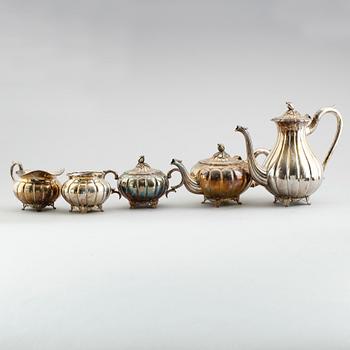 TE- OCH KAFFESERVIS, 5 delar, silver, 1900-talets första hälft. Vikt ca 2180 gram.