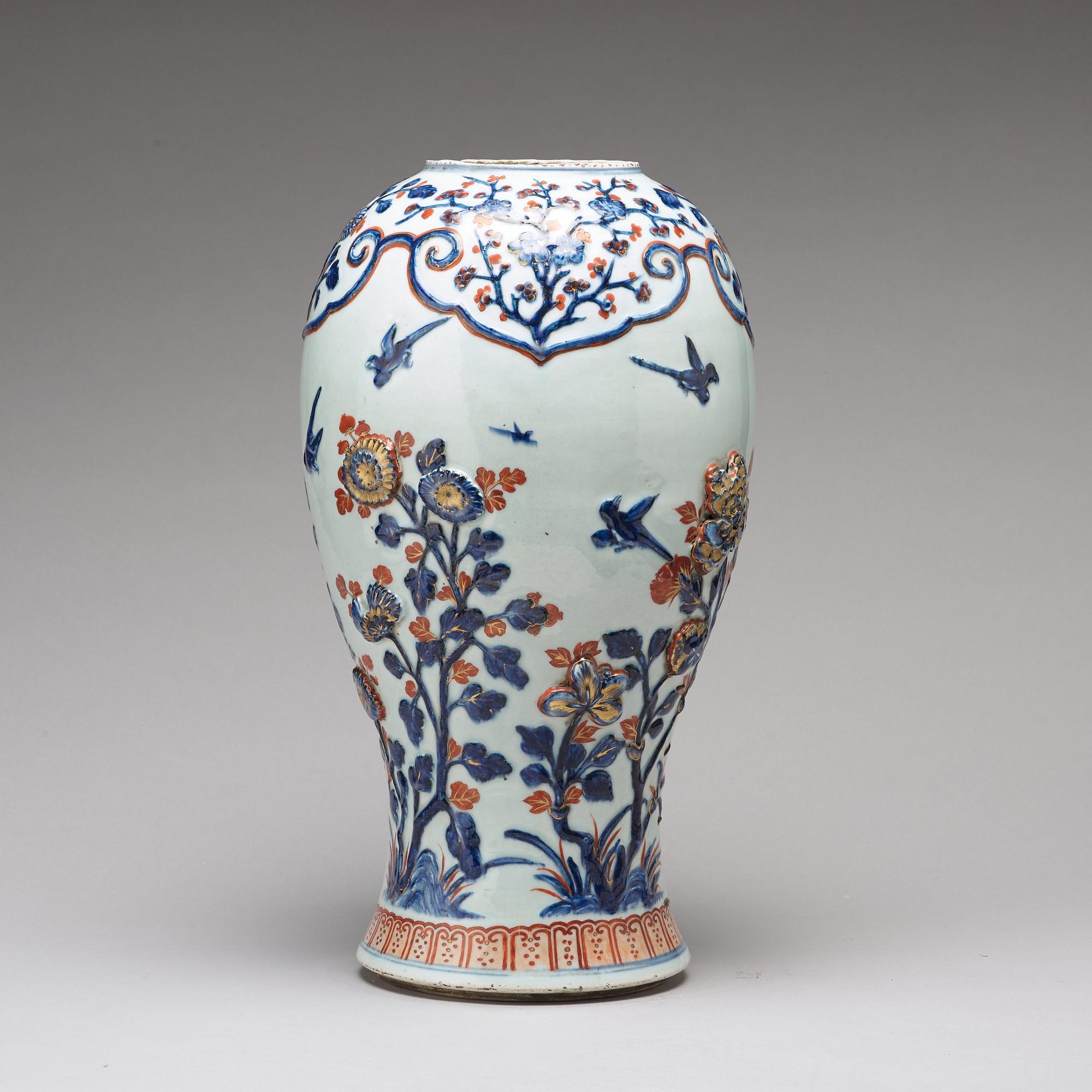 A large imari vase, Qing dynasty, Kangxi (1662-1722).