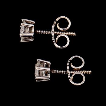 ÖRHÄNGEN, 1 par, 14 k vitguld, briljantslipade diamanter tot ca 0.49 ct.
