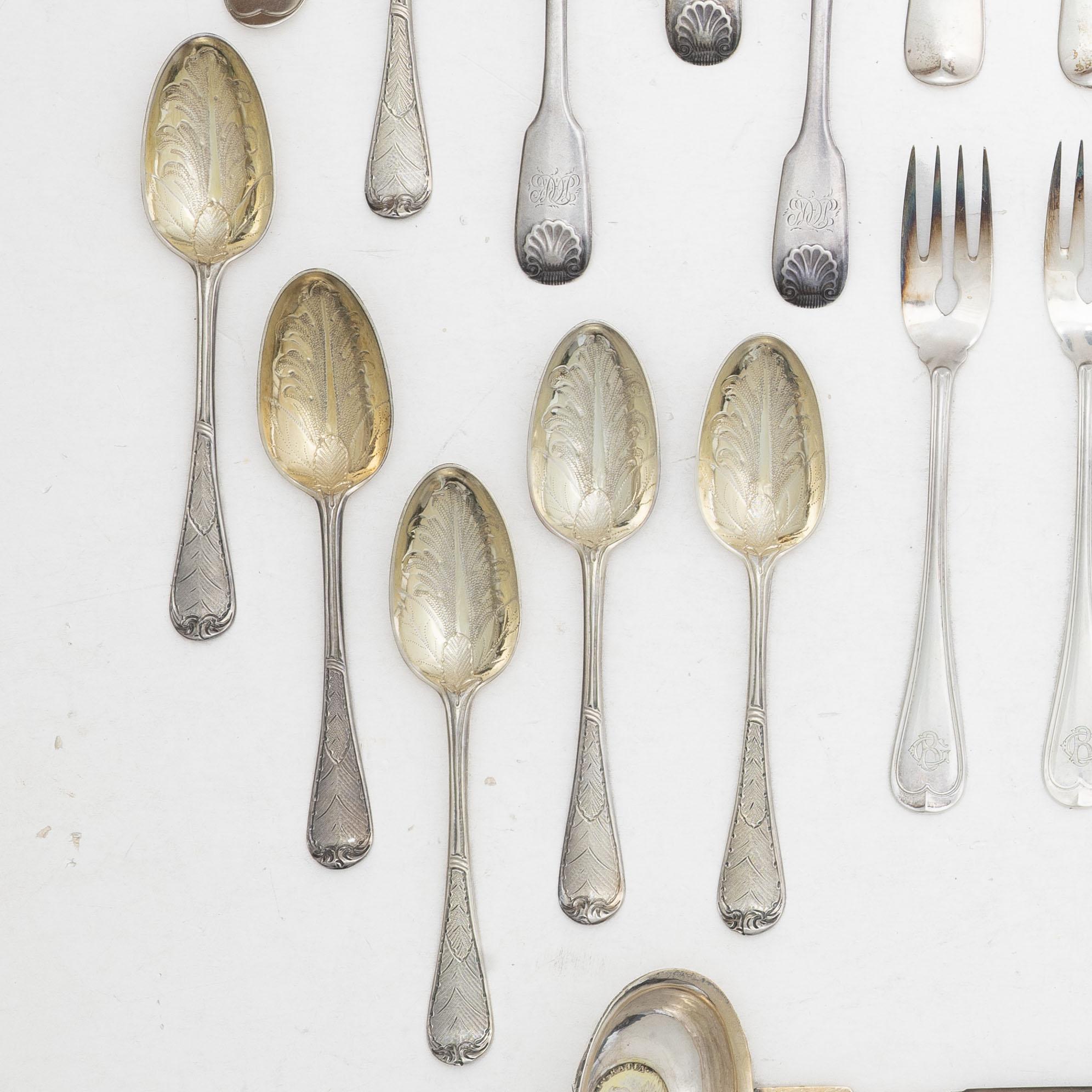 Cutlery, 30 pieces, silver, England and Sweden, including John Walton, Newcastle 1836.