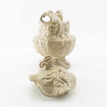 Kannor 2 st 1900-talets första hälft porslin.