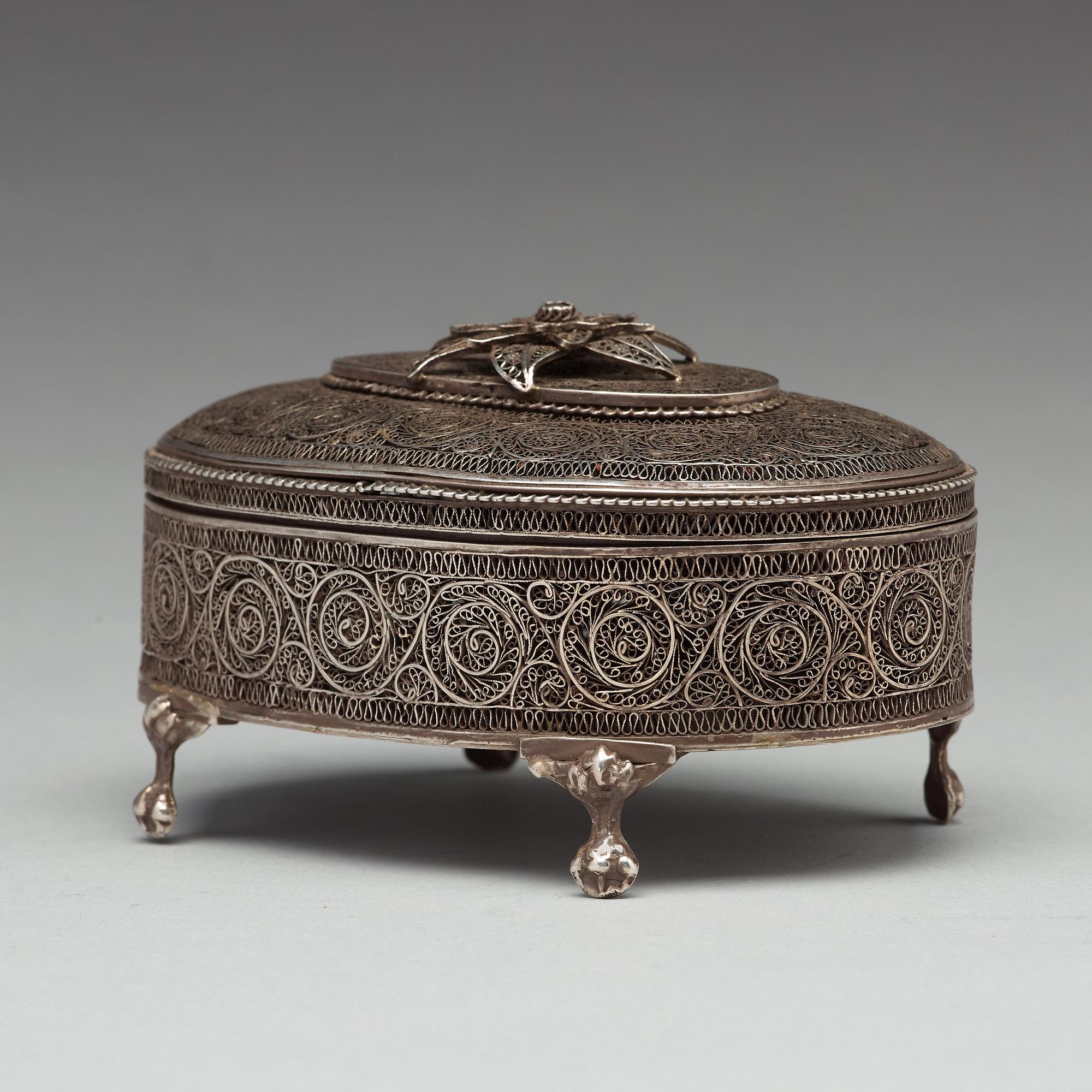 A Russian 19th century silver filigree box, unidentified