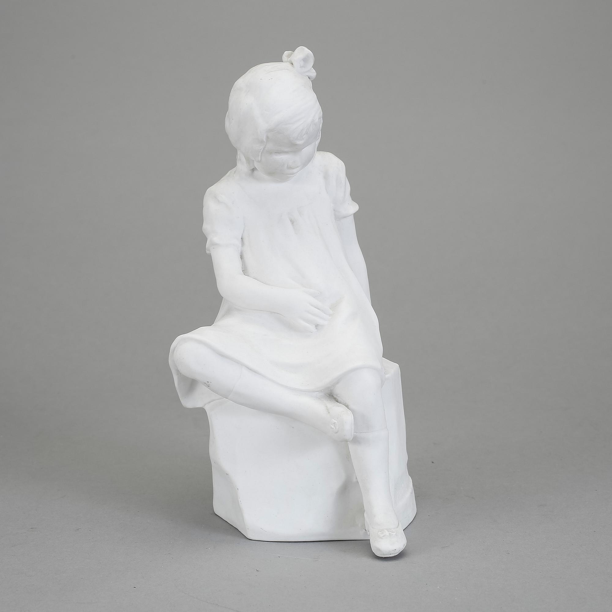 FIGURIN, parian, otydligt signerad, 1900-talets början.