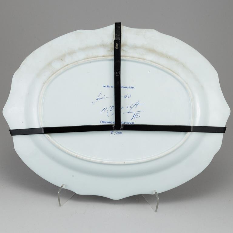 A Rörstrand tureen and dish, Jubilee, numbered 81/1800.