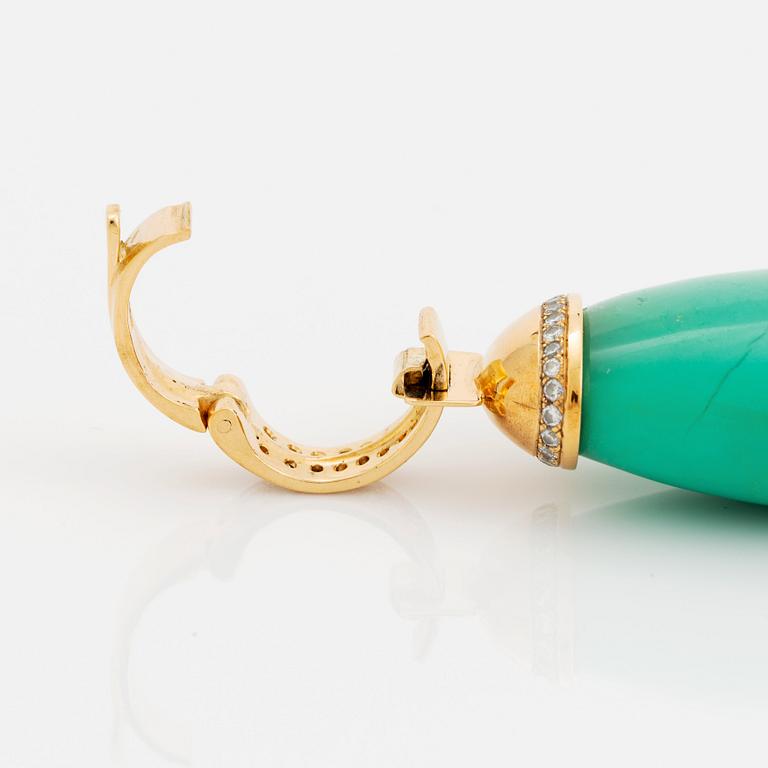 Acchinelli pendant in 18K gold with a drop of chrysoprase and round brilliant-cut diamonds.