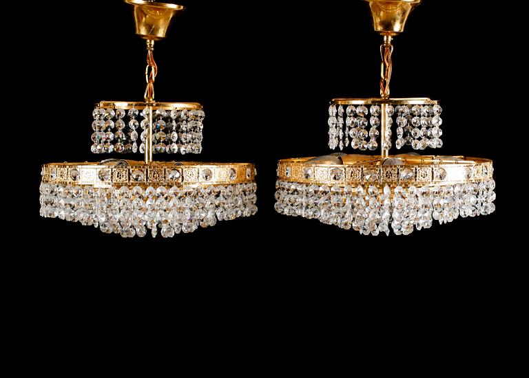 TAKLAMPOR, 1 par, 1900-talets andra hälft. Höjd 45 cm.