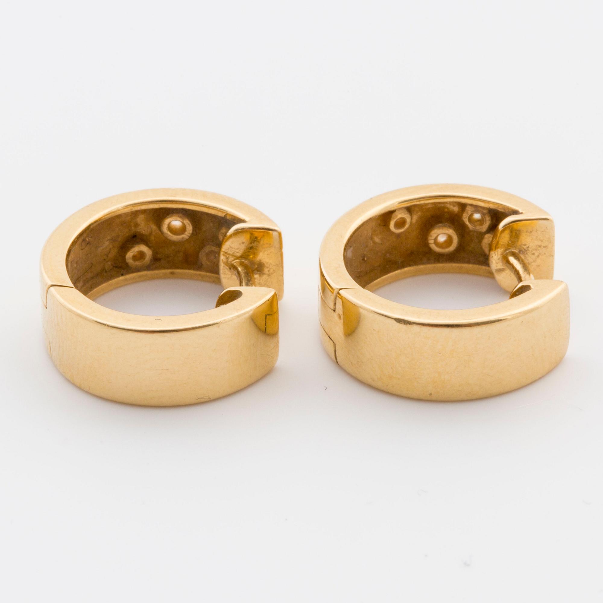 ÖRHÄNGEN, ett par, 18K guld med små diamanter,