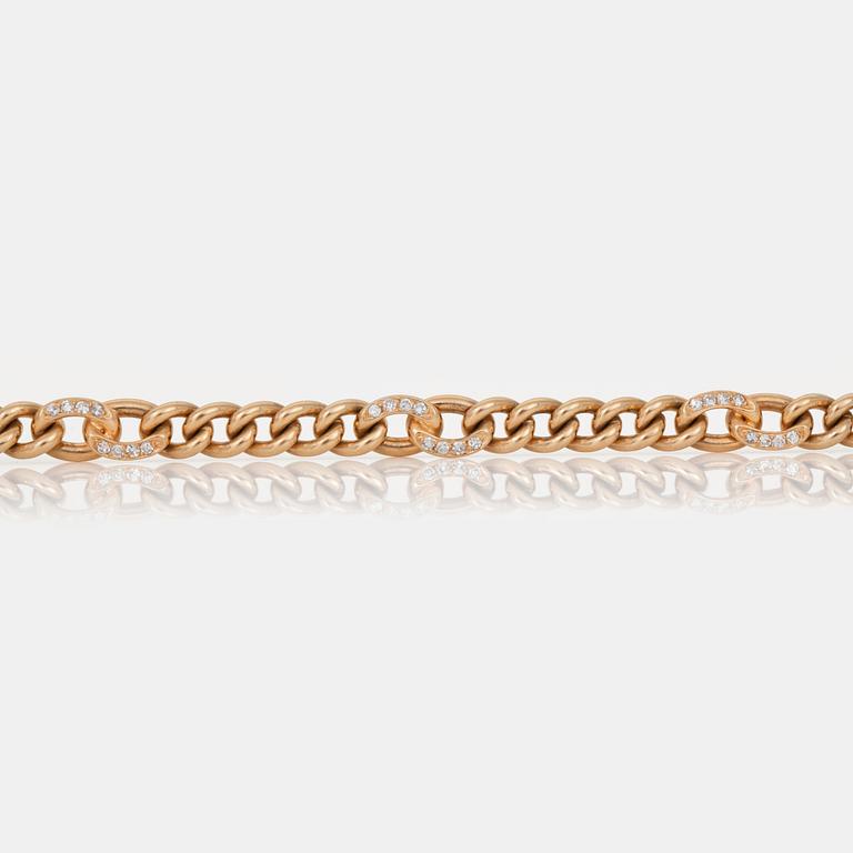 ARMBAND med briljantslipade diamanter totalt ca 0.67 ct.