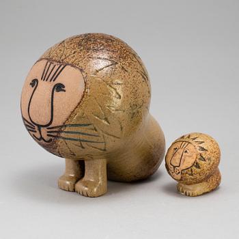 2 stoneware figurines by Lisa Larson for Gustavsberg. Lions of the "Afrika" series, produced from 1968 thru 1975.