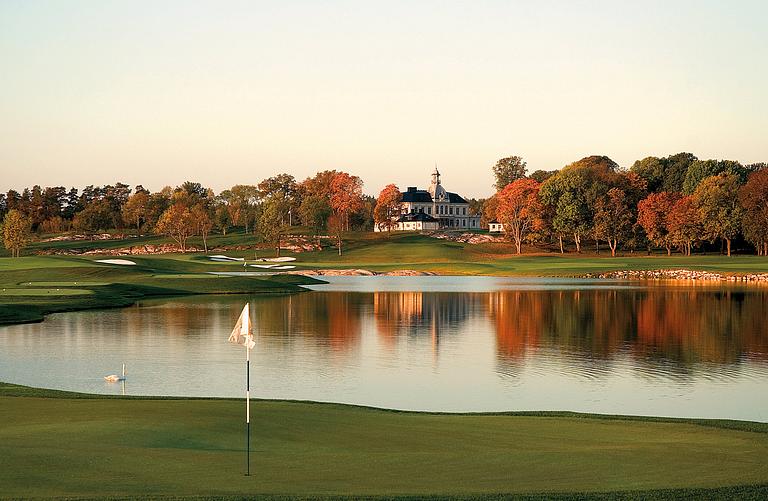GOLFTÄVLING PÅ BRO HOF SLOTT GOLF CLUB, för åtta spelare.