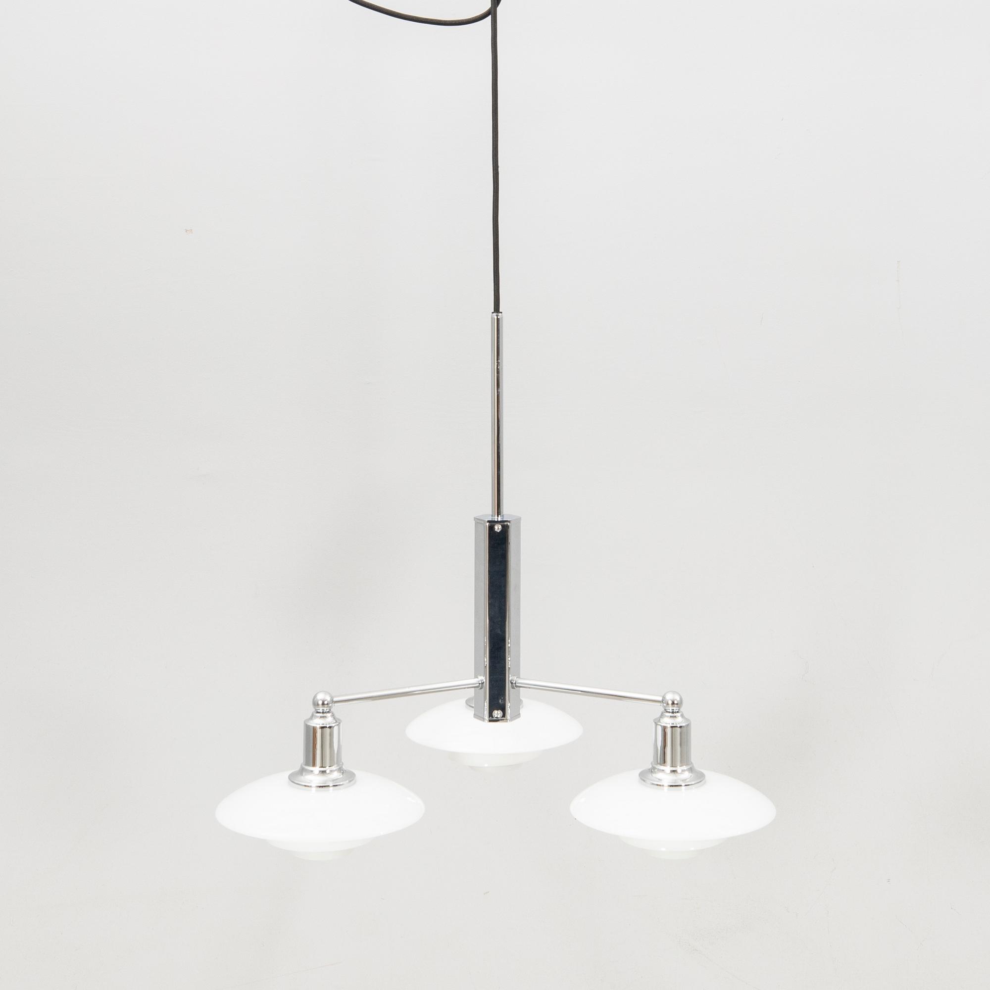 Poul Henningsen, taklampa "PH 2/1" för  Louis Poulsen Danmark.