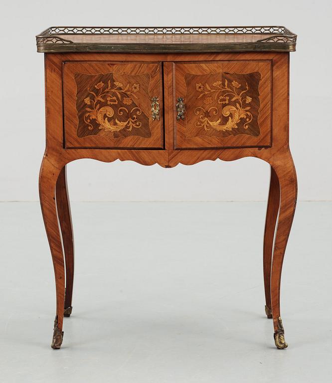 SKÅP, Louis XVI stil, 1900-tal.