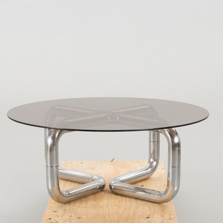 A LATE 20TH CENTURY COFFEETABLE,