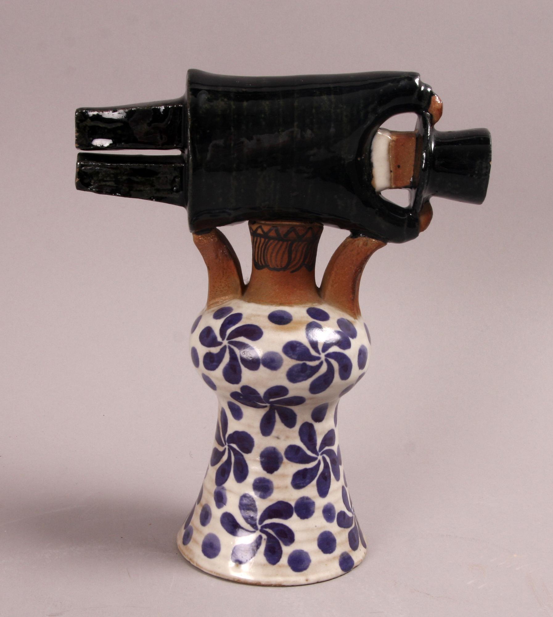 FIGURIN, stengods, Lisa Larson, "Samhällsdebatten".