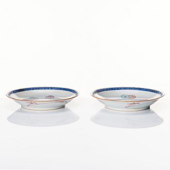 A pair of Chinese dishes, late Qing dynasty with Qianlong mark.