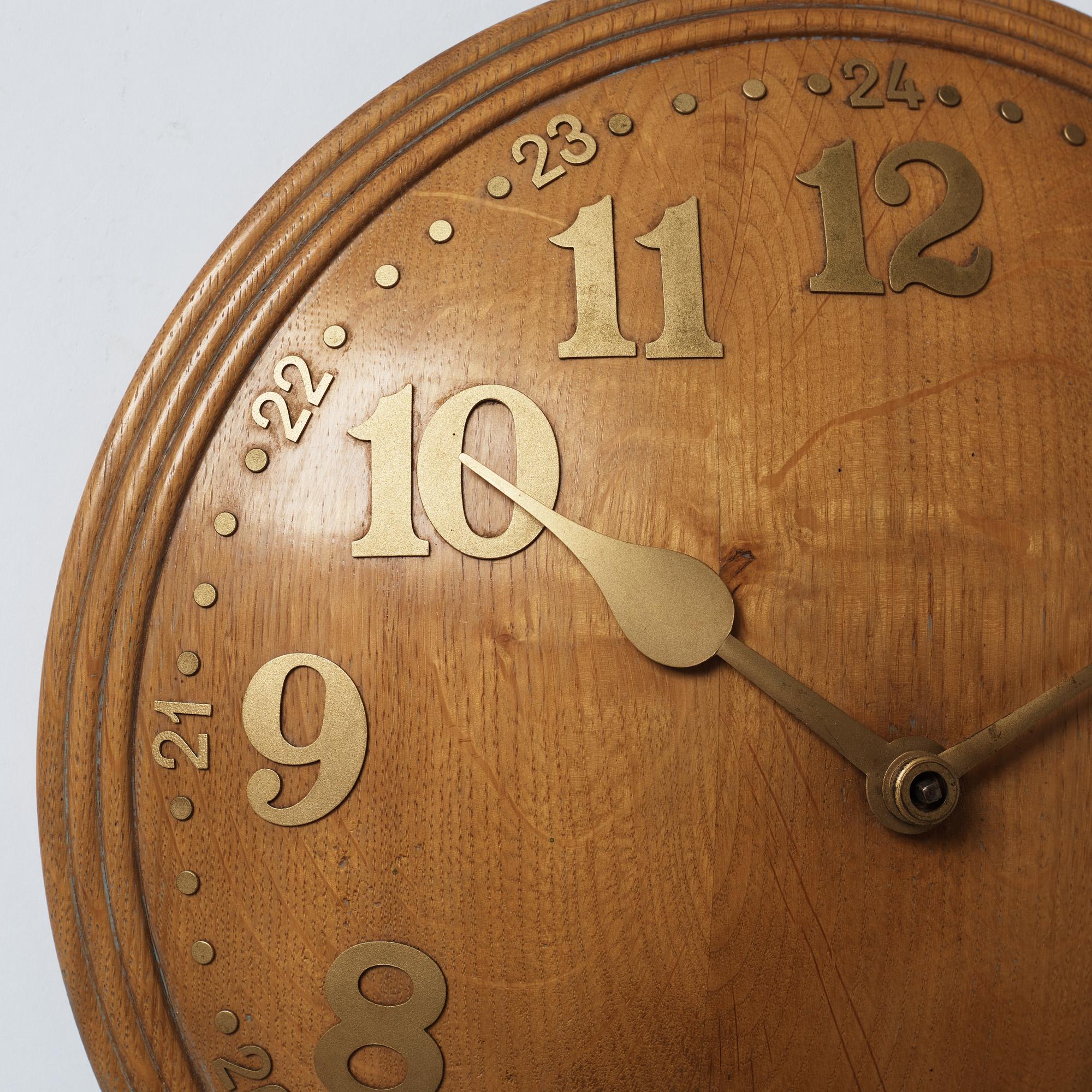 A wall clock, marked Zenith, Swiss made, 18 jours. 18771.