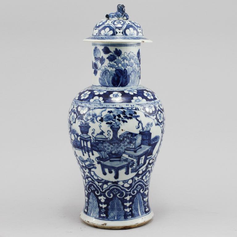 LOCKURNA, porslin, Kina, 1800-tal.
