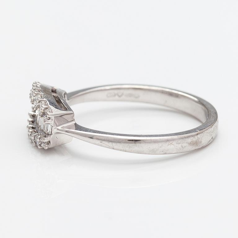 A 14K white gold ring with diamonds ca. 0.68 ct in total. Kultakeskus, Hämeenlinna 2004.