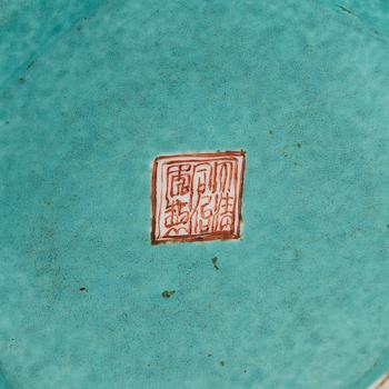 A porcelain bowl China, 19th century.