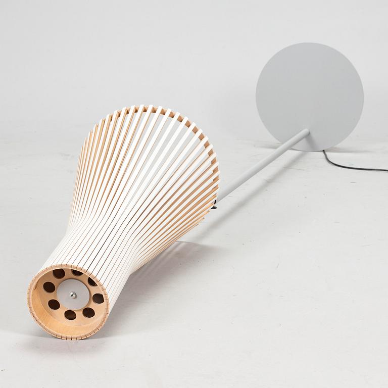 Seppo Koho, golvlampa, Secto 4210, Secto Design, Finland.