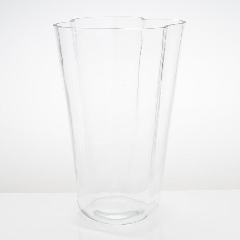 Alvar Aalto, a 1980s '3032' vase for Iittala.