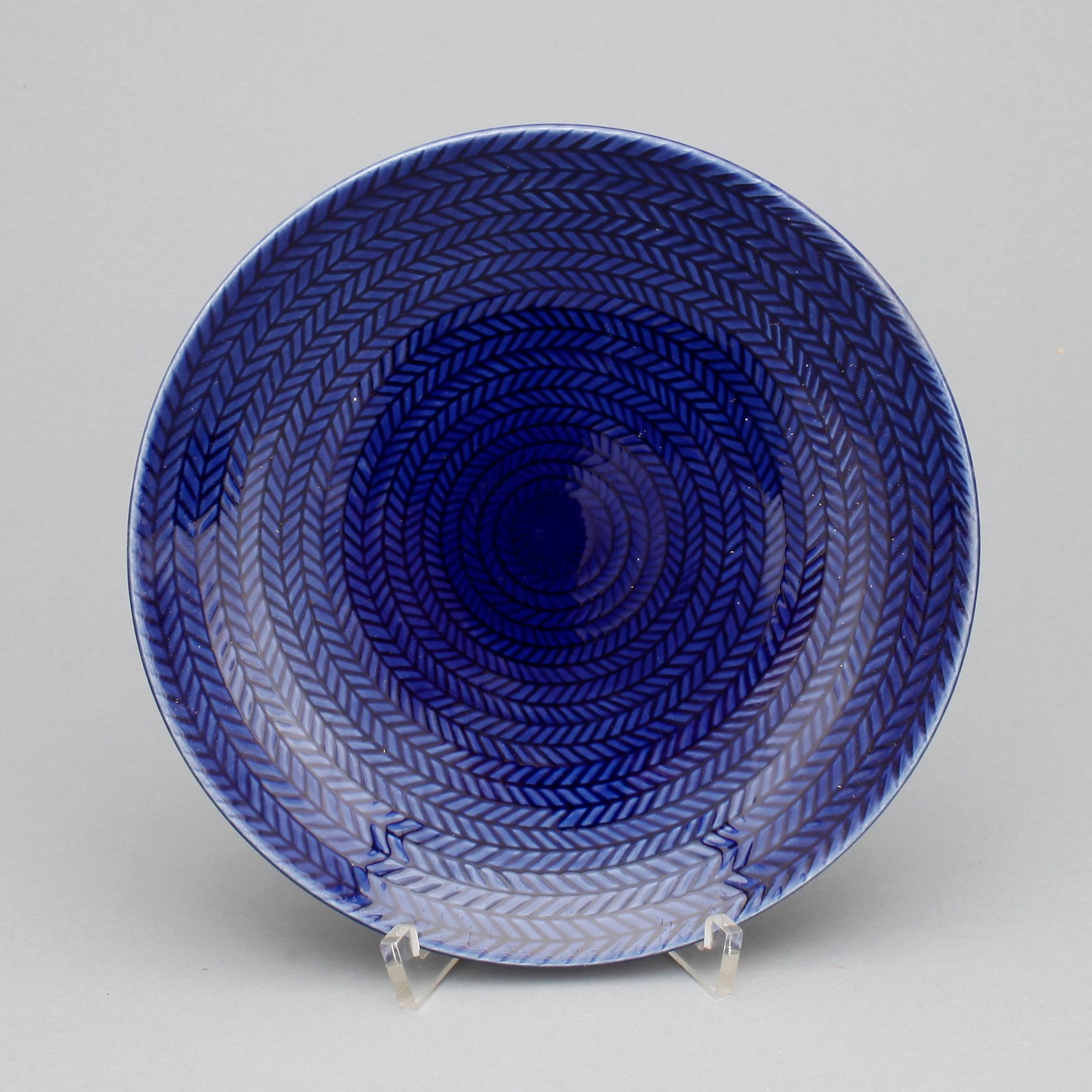 SERVISDELAR, 15+1 delar, flintgods, "Blå Eld", Hertha Bengtsson, Rörstrand, 1900-talets andra hälft.