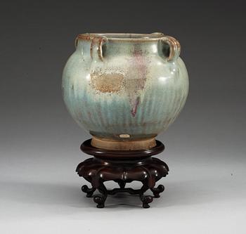 A large Chün-glazed jar, Song dynasty (960-1279).