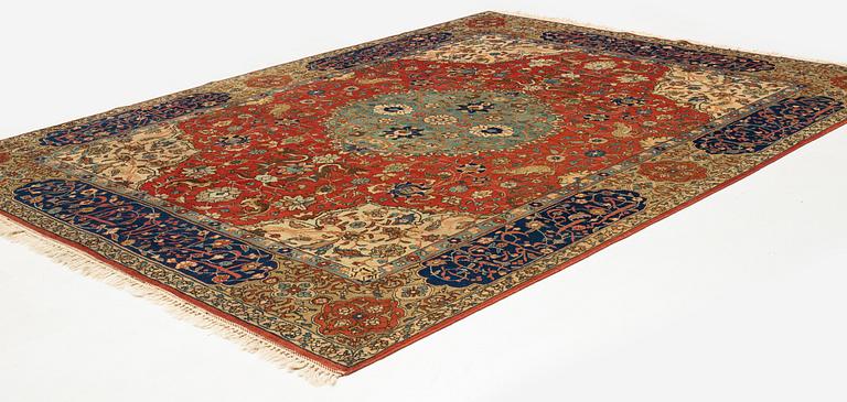 Matta, antik Täbris, signerad Alabaft, ca 383 x 275 cm.