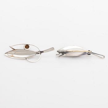 Elis Kauppi, Two silver brooches, one with a tiger's eye. Kupittaan kulta, Turku 1959 and 1962.