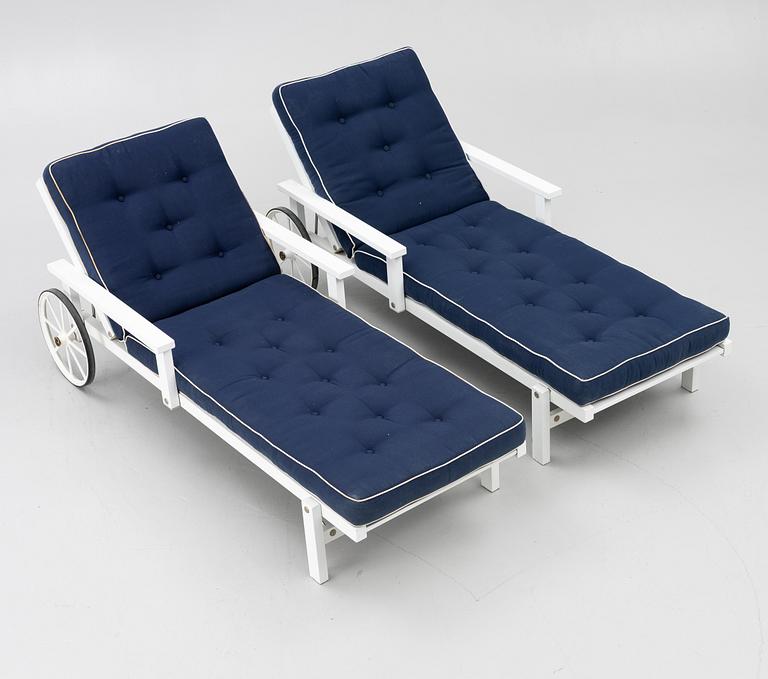 Elsa Stackelberg, Sun loungers, a pair, Fri Form, late 20th Century.