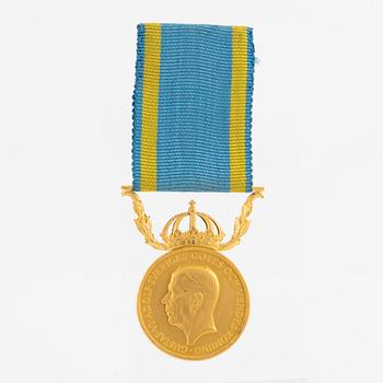 Medal, gold 18k, "For valour and integrity", with ribbon in case.