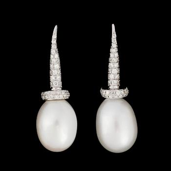 229. A pair of cultured fresh water pearl and brilliant cut diamond earrings, tot. 1.05 ct.