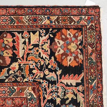 CARPET. Antique Sarouk.  349 x 258 cm.