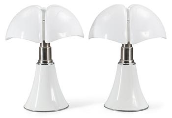 18. A pair of Gae Aulenti 'Pipistrello' white lacquered steel and plastic table lamps by Martinelli Luce, Italy.