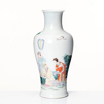 A Chinese republic vase, 20th Century.