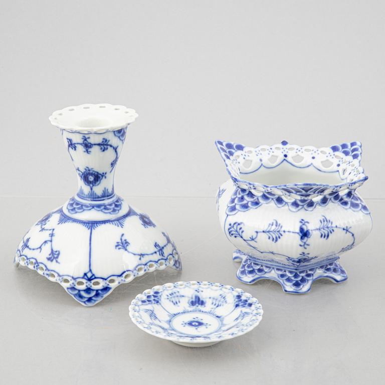 Royal Copenhagen, an 82-piece dinner and coffee service, 'Musselmalet Full Lace', Denmark.