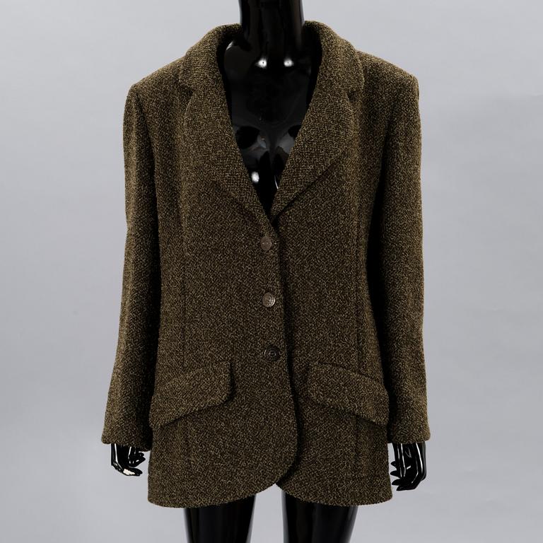 An Olive green Tweed Blazer, size 44(FR).