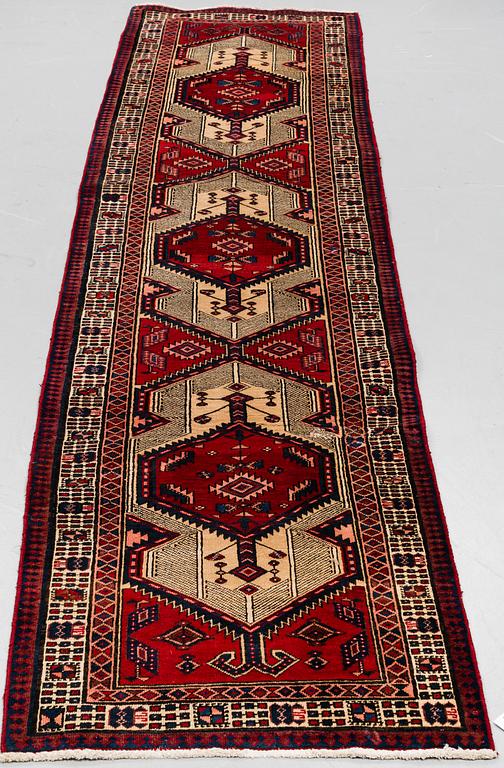A Sarab runner, ca 394 x 100 cm.