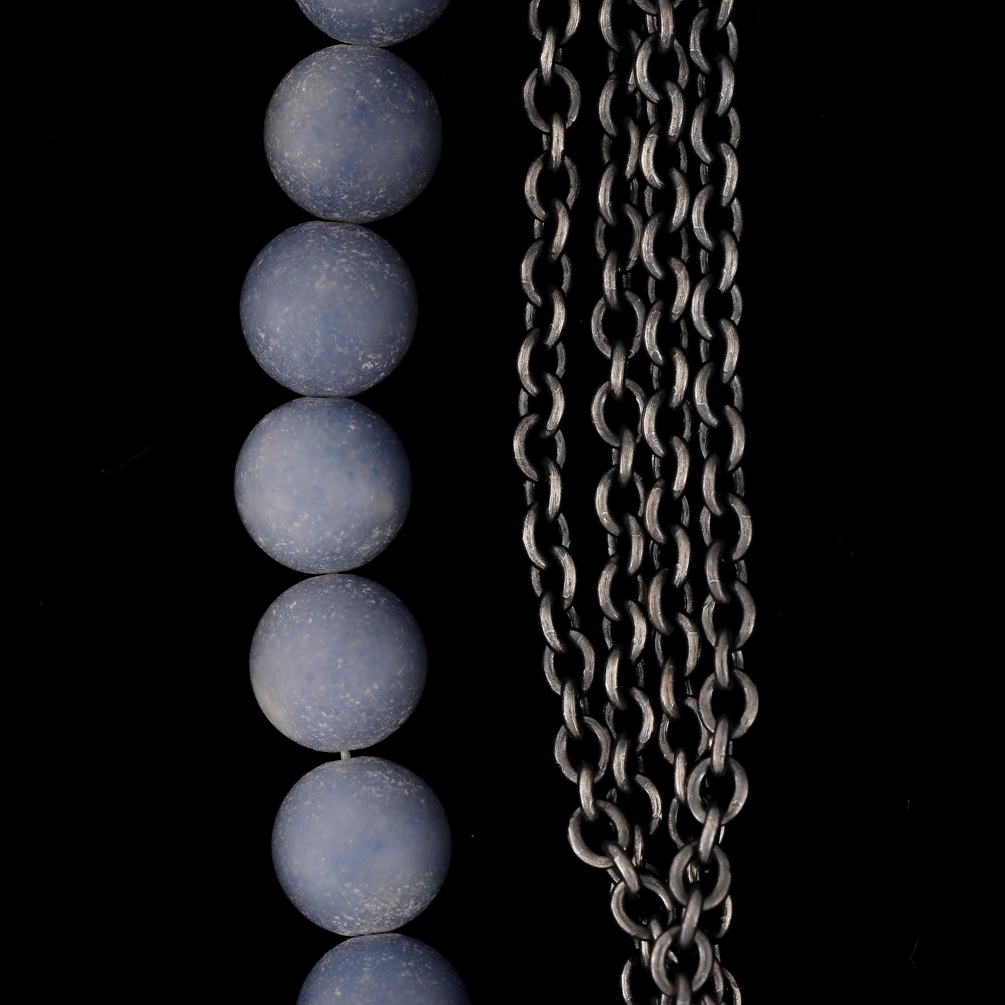COLLIER, 2st, Ole Lynggaard, oxiderat sterling silver och blå pärlor.