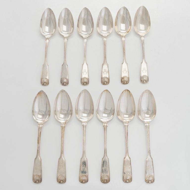 C. J. Heyne, och Grachev, ragusked och bestickuppsättning, 36 delar, silver, S:t Petersburg 1825 och 1894.