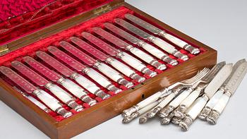 BESTICK, nysilver, utländska stämplar, omkring 1900, 36 delar.