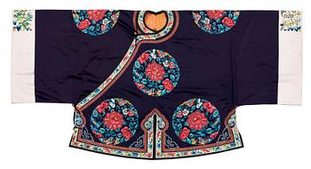 577. JACKET, silk. China late Qing. Height 64 cm.