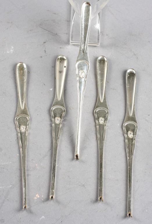 HUMMERGAFFLAR, 18 st. Silver. "Chippendale", CG Hallberg, Stockholm 1917. Vikt 450 gr.